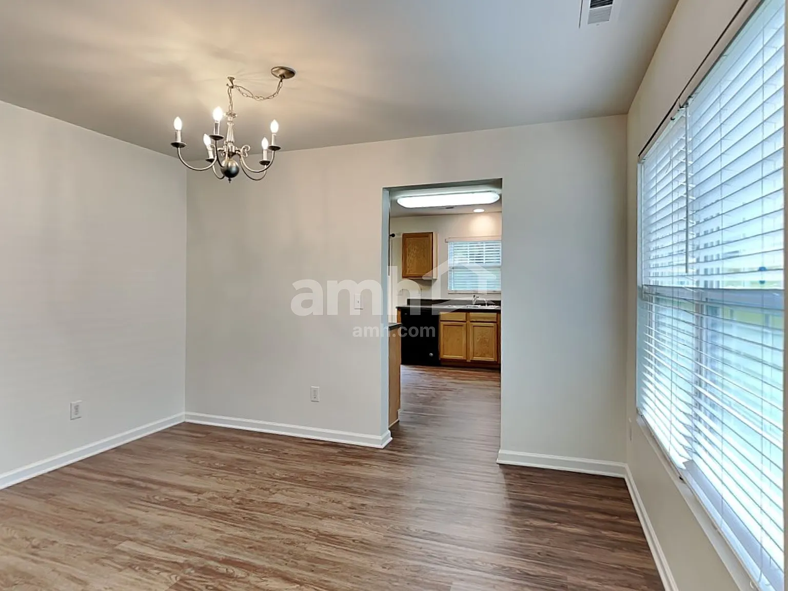 3 bed, 2.5 bath, 1867 sqft, $2,190 — Photo 4