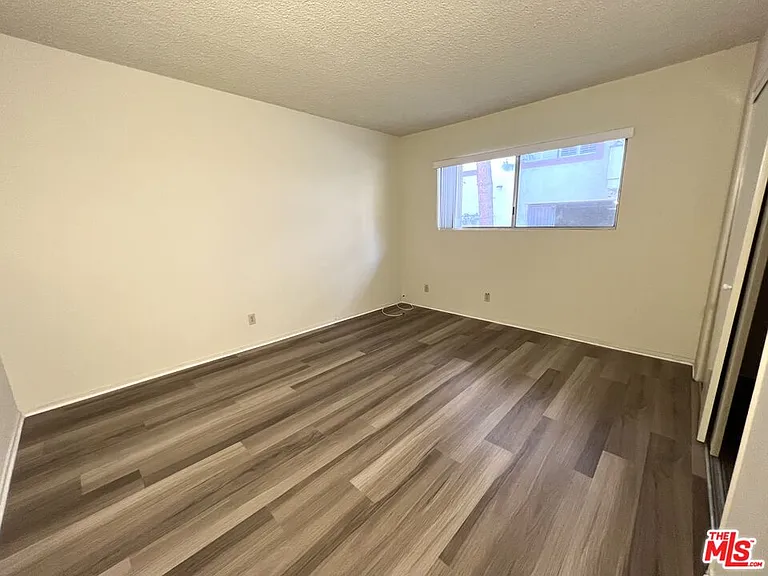 1261 Granville Ave #4 — Photo 22