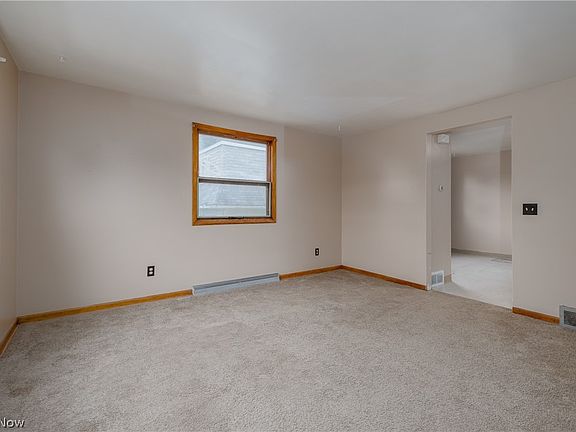 5th image of 211 Clara Ct
