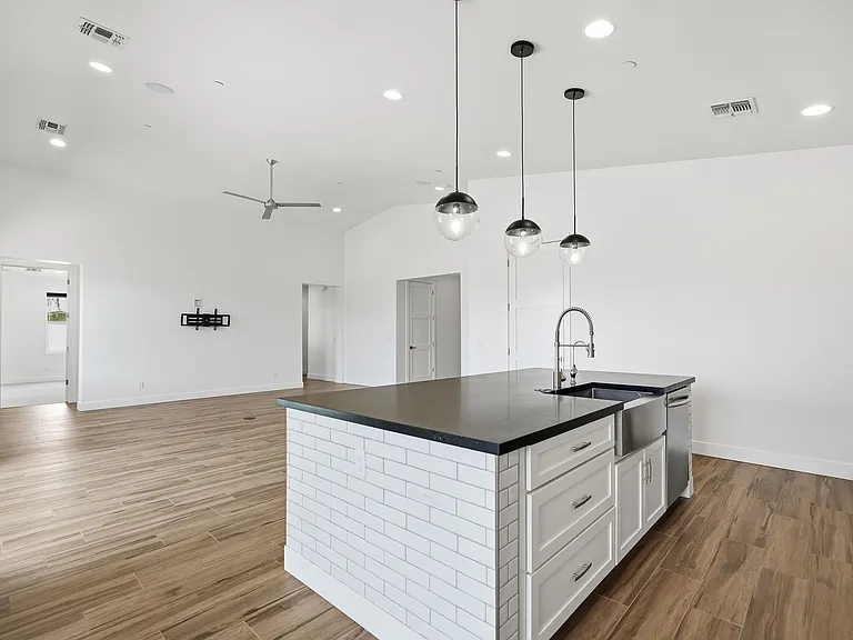 8503 E Amelia Ave — Photo 6