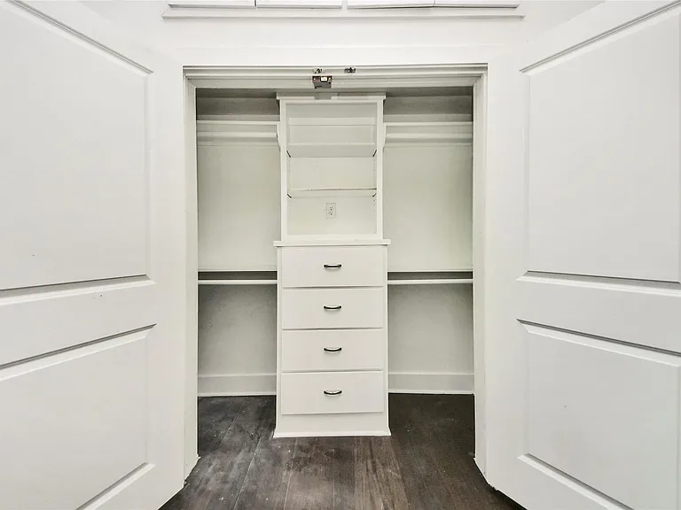 4720 McKinney St — Photo 11