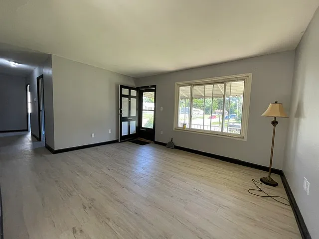 2895 Hyannis Dr — Photo 3