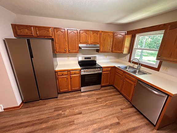 4th image of 1869 Whychwood Dr