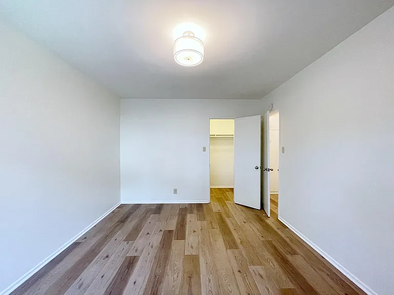 241 S Oakland Ave #7 — Photo 15