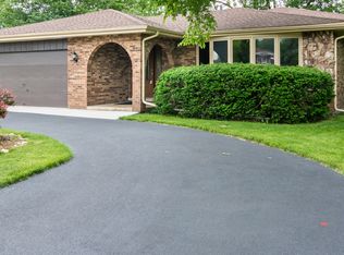 8544 Candlelight Dr E, Willow Springs, IL