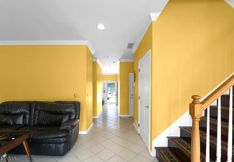 72 Albert Ct — Photo 3