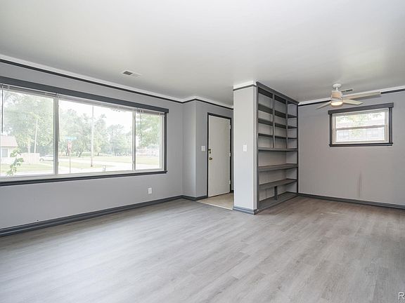 3rd image of 905 Sprague Ave