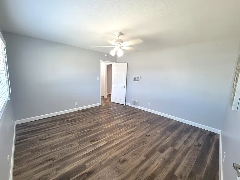 Marquis Apartments — Photo 26