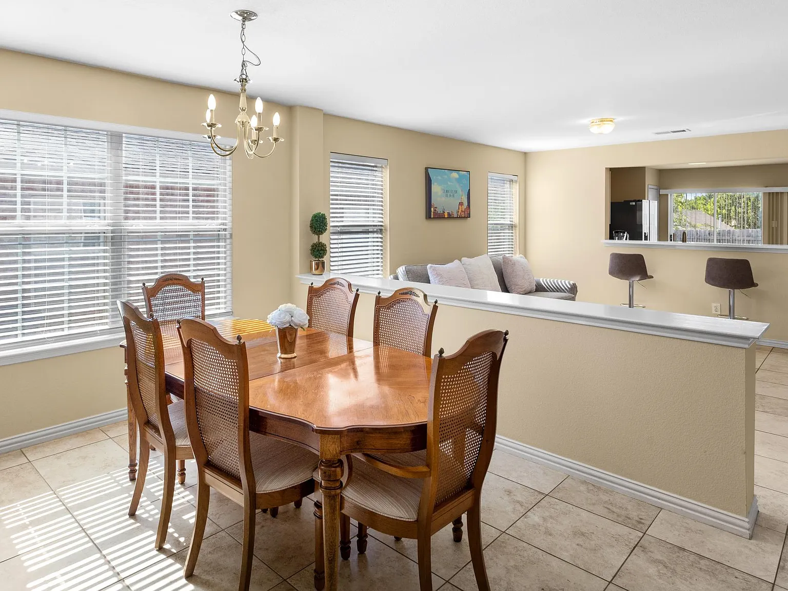 3 bed, 1702 sqft, $2,200 — Photo 4