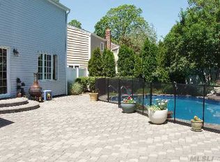 349 Gibbs Pond Rd, Nesconset, NY 11767