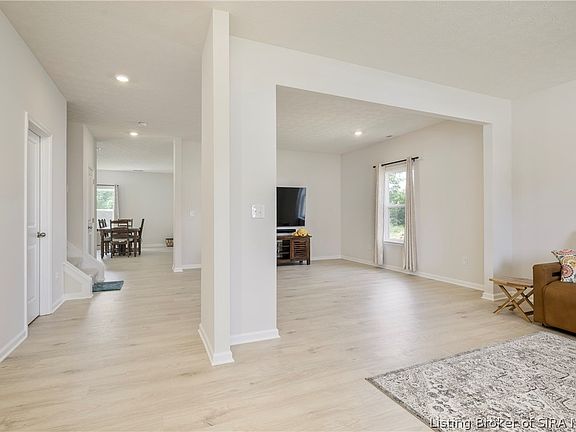 5th image of 5035 schaffer Lane