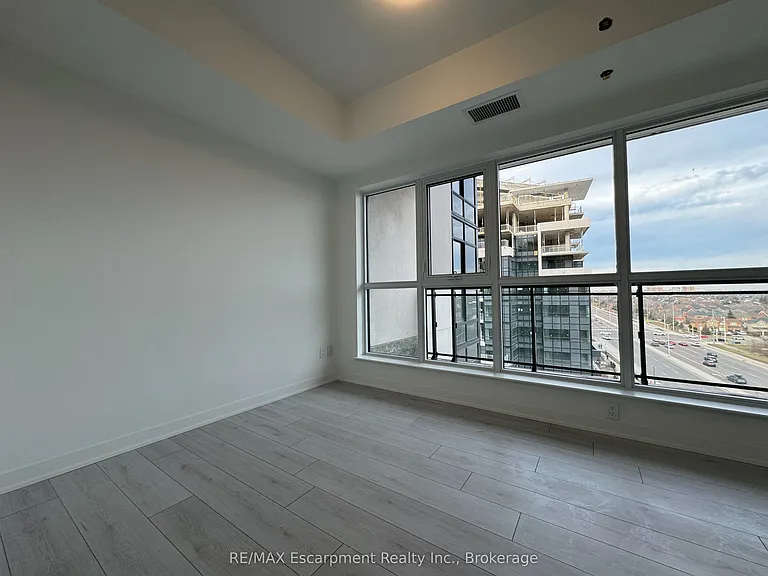 405 Dundas St W #721 — Photo 18