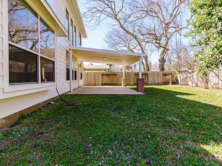 2918 Five Oaks Dr — Photo 30