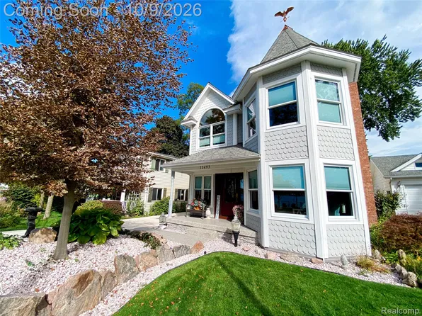 11493 E Shore Dr, Whitmore Lake, MI 48189
