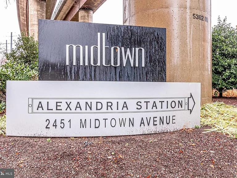 2451 Midtown Ave #16 — Photo 40