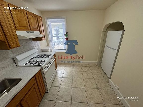 2nd image of 1739 Roselyn St #2F