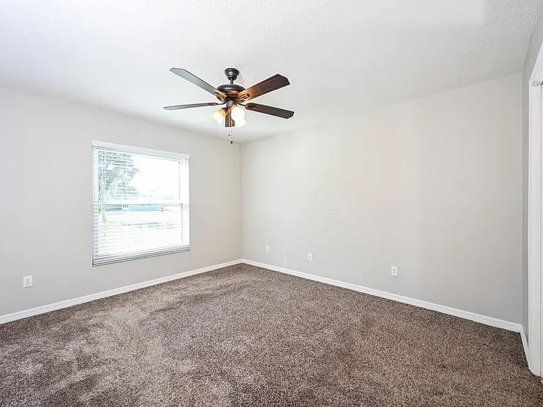 1323 Hillview Dr — Photo 10