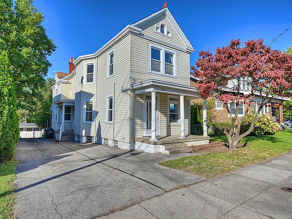 2nd image of 1821 Holman St