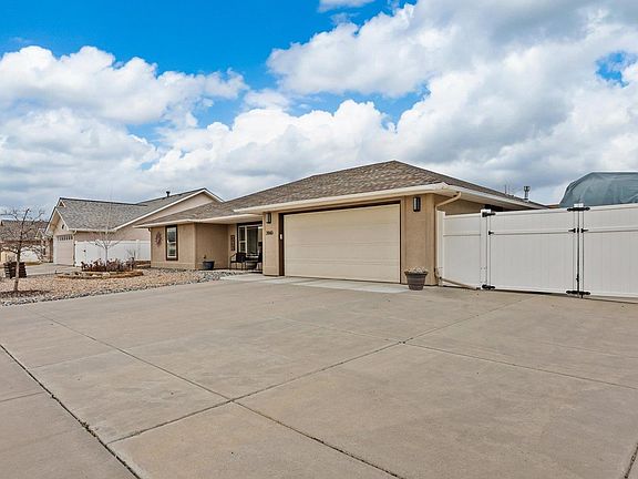 2nd image of 2860 Yarrow Dr