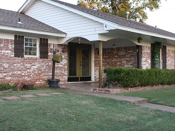 2nd image of 2634 Edgewood Dr