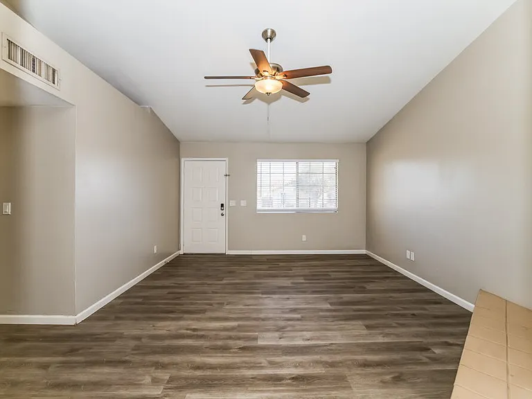 1417 E Irwin Ave — Photo 4