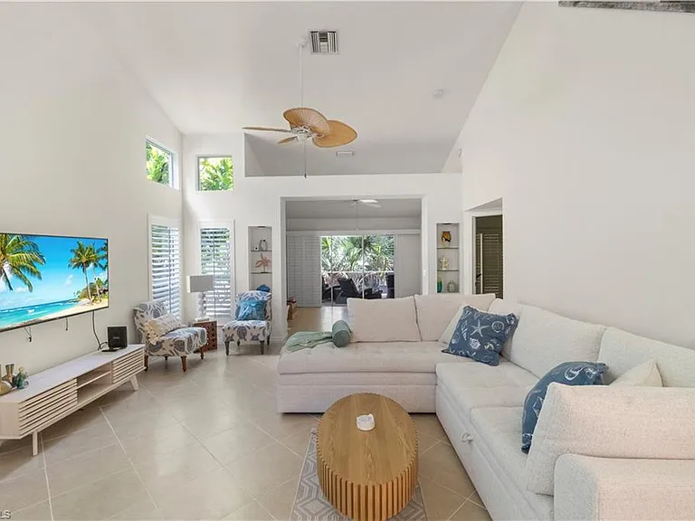 348 Carinosa Ct #18-10 — Photo 1