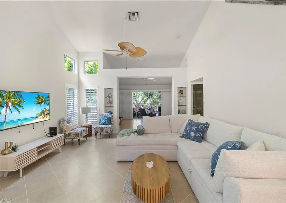 348 Carinosa Ct #18-10