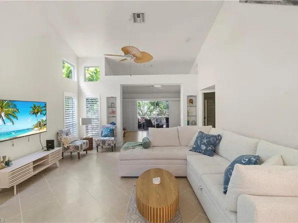 348 Carinosa Ct #18-10, Naples, FL 34110