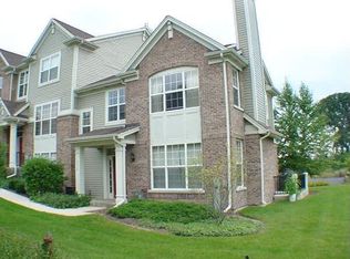 1670 Deer Pointe Dr, South Elgin, IL 60177