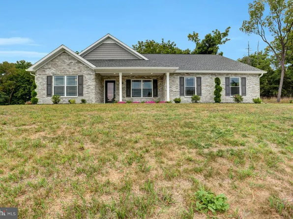 1577 Spring Side Dr E, Chambersburg, PA 17202