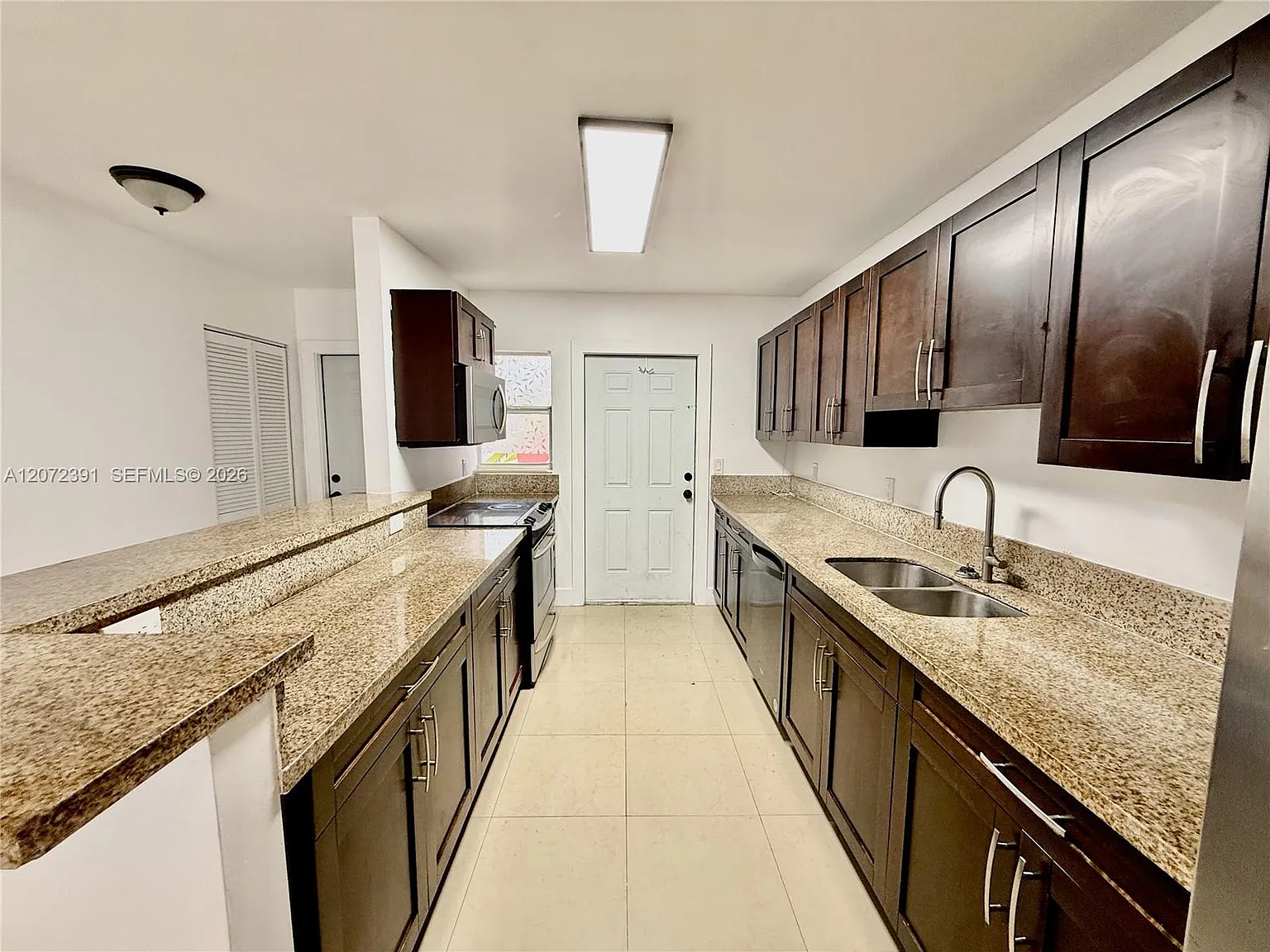 Riverside Condo — Photo 4