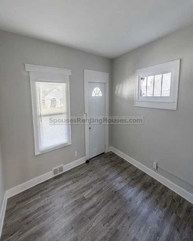 3 bed, 1.5 bath, $1,600 — Photo 2