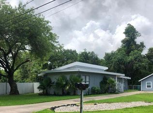 911 Azalea Ct, La Marque, TX 77568
