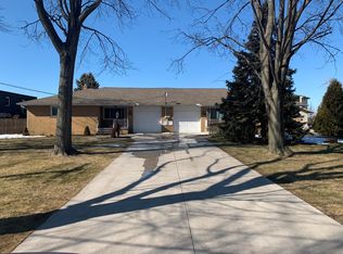 4040 Shore Dr, Lorain, OH 44053