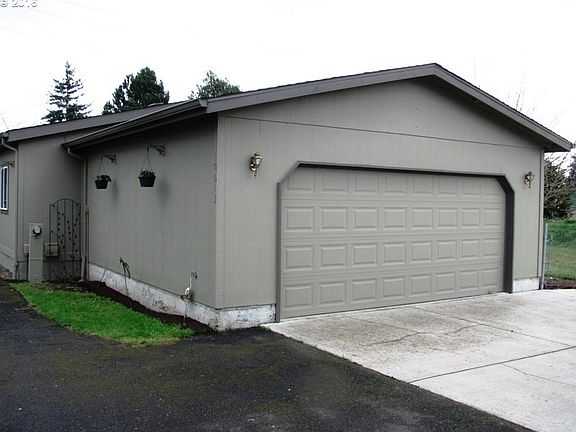 2nd image of 10613 NE 84th Cir