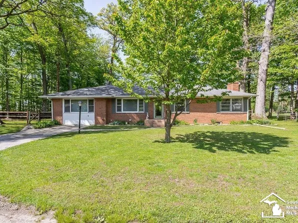 6090 Graham St, Ottawa Lake, MI 49267