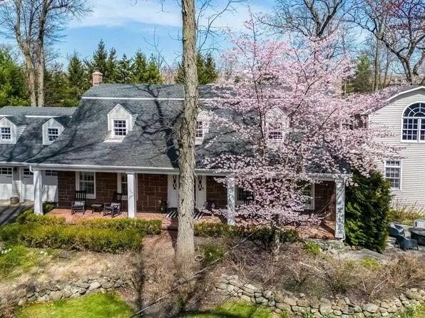 202 Chestnut Ridge Rd, Saddle River, NJ 07458