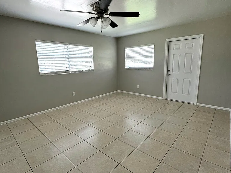 8257 Beacon Blvd — Photo 2