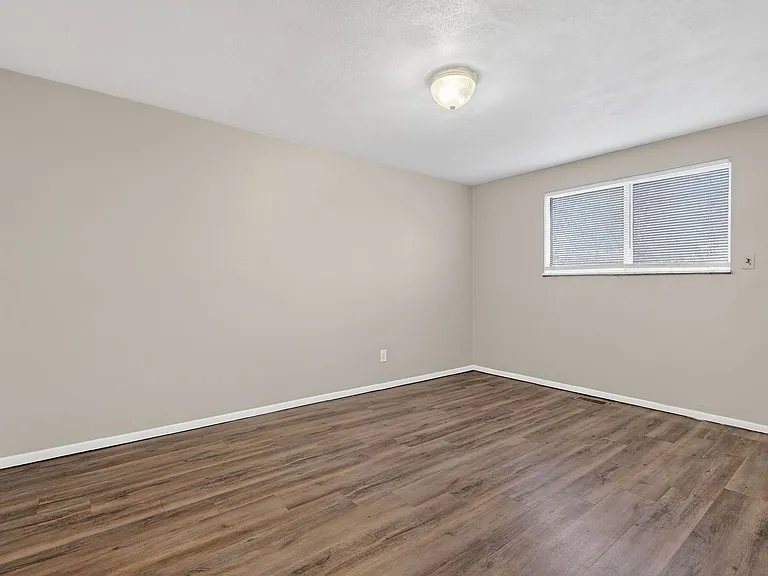 3629 N Leroy Ave — Photo 8