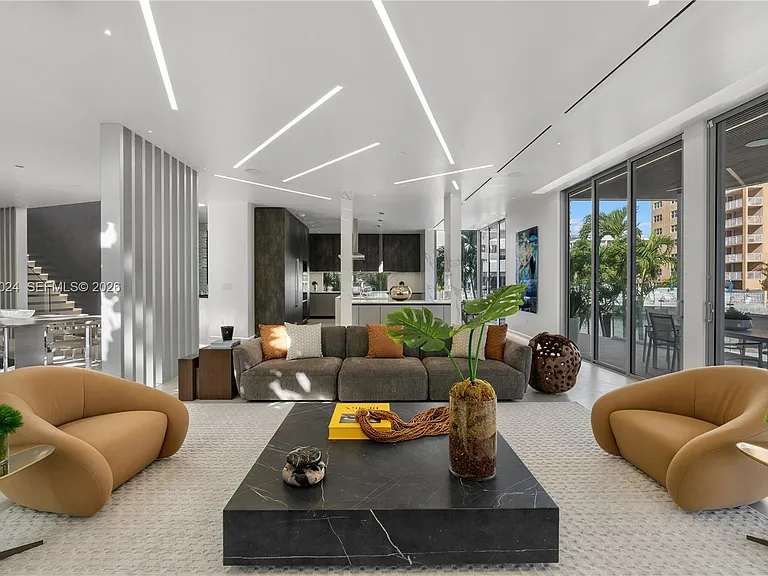 501 Palm Dr — Photo 15