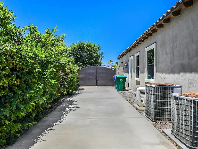 SPACIOUS PARKING SIDE OF HOUSE