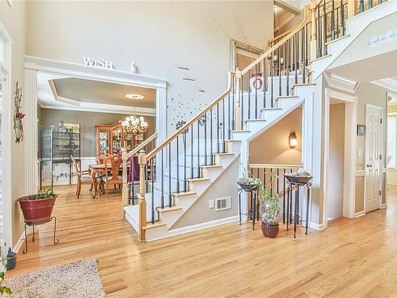 4th image of 715 Woodbrook Way