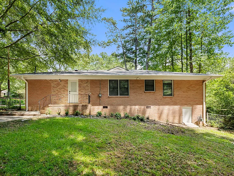 1540 Berkeley Ln NE — Photo 27