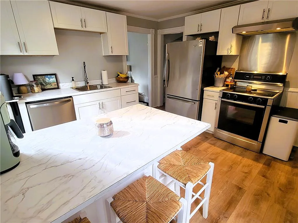 2 bed, 1000 sqft, $2,500 — Photo 2