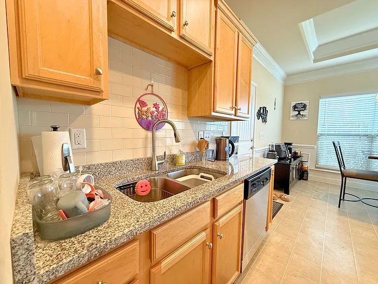 323 Huntwood Dr — Photo 7