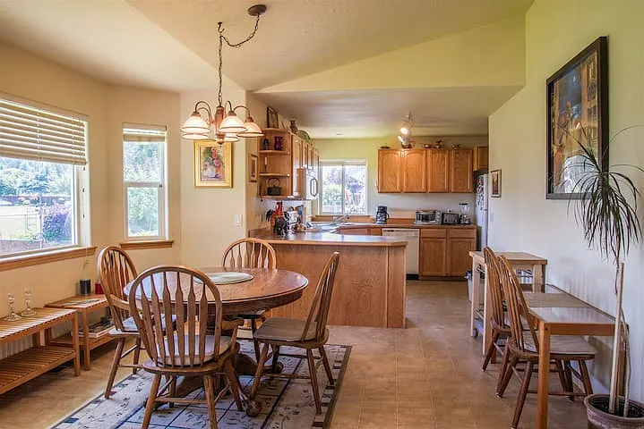 8868 N Huntington Ct — Photo 9