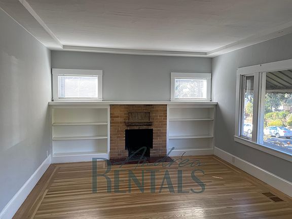 3rd image of 3558 Lincoln Ave