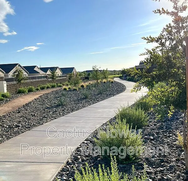 2037 W Shelly Ave — Photo 31