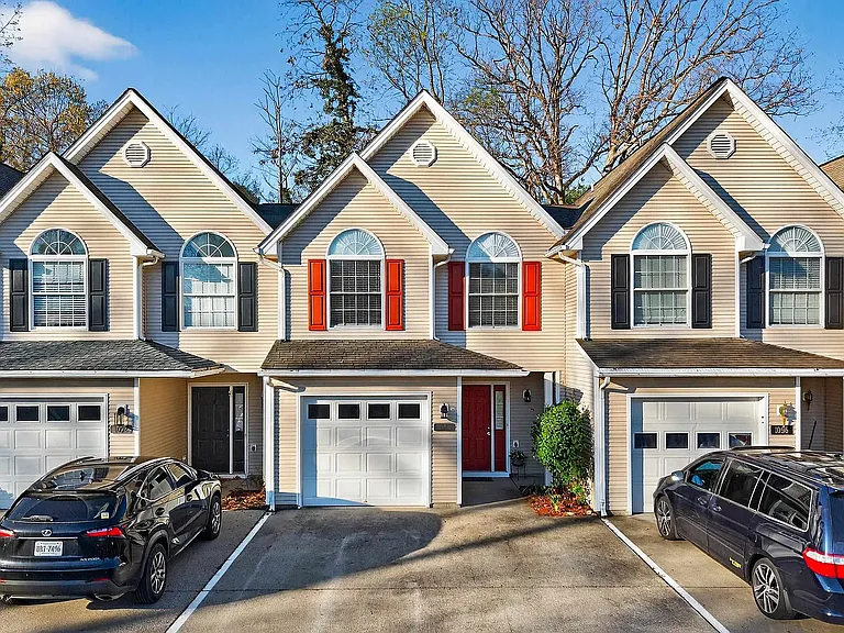 1094 Oakdale Ct — Photo 1