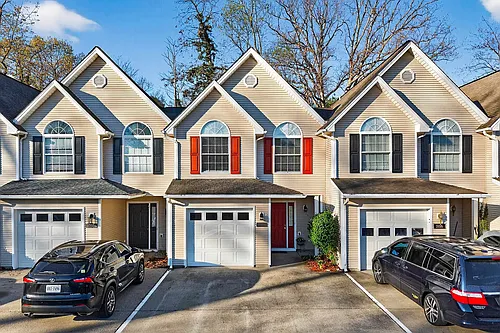 1094 Oakdale Ct Photo 1